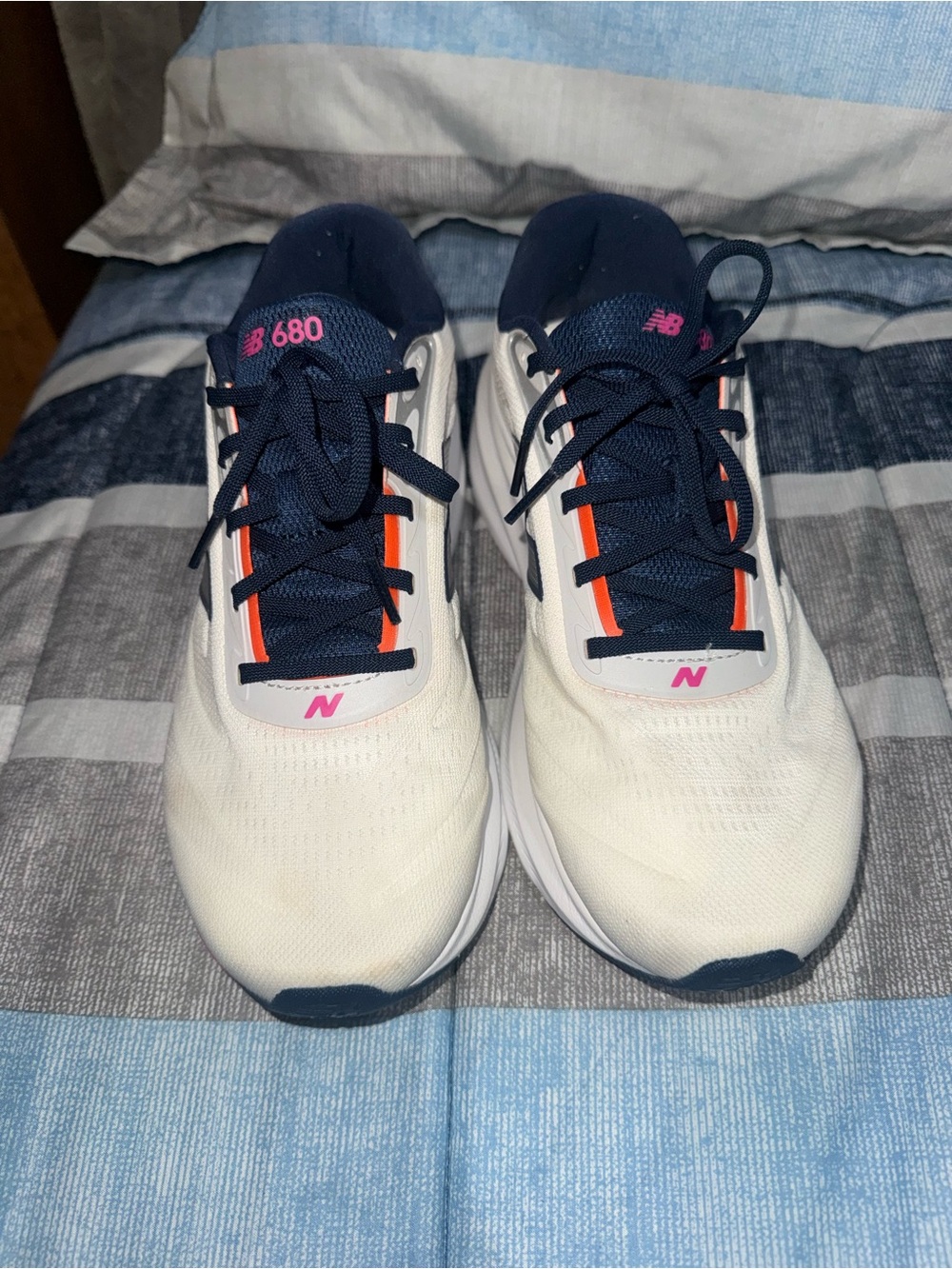 WOMEN'S NEW BALANCE W680V9 RUNNING SHOES